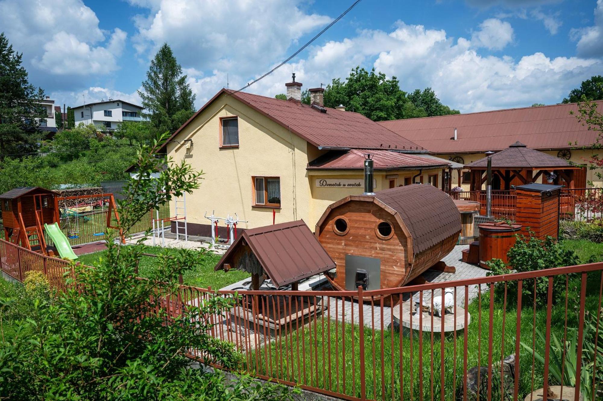 Agroturistika - "Domecek U Ovecek" Villa Horní Těrlicko Kültér fotó